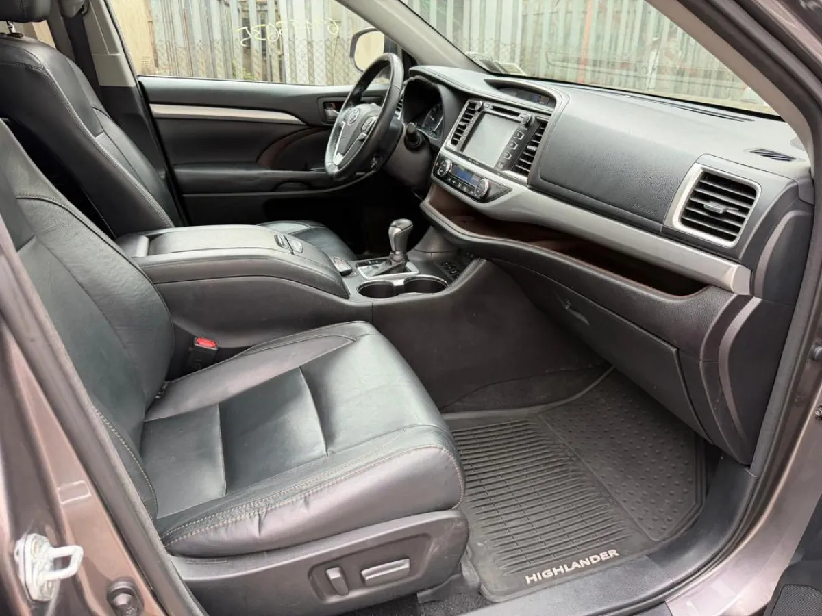 2018 Toyota Highlander XLE Distress Sales - Image 7