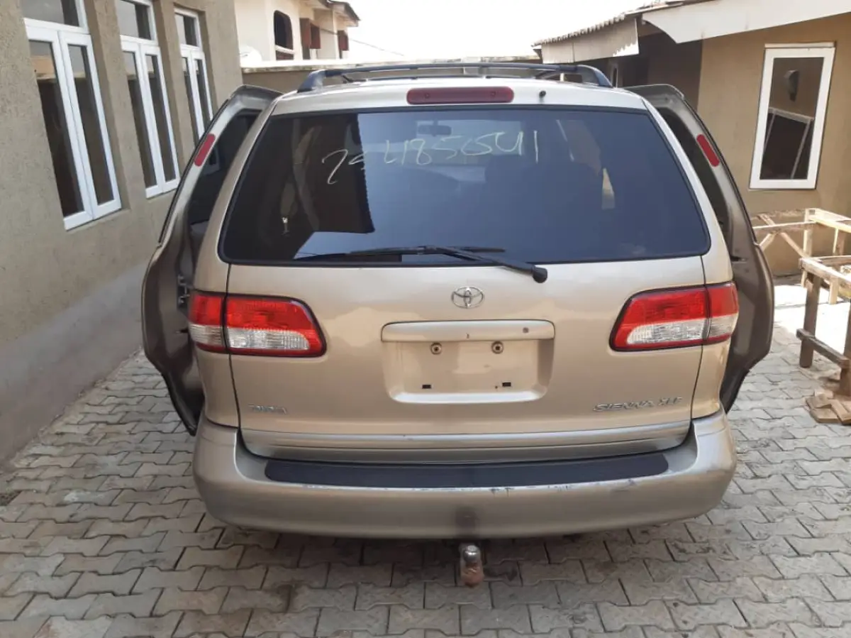 Nigeria used Toyota sienna - Image 5