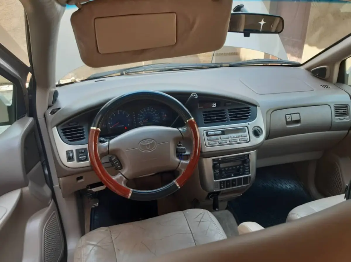 Nigeria used Toyota sienna - Image 8