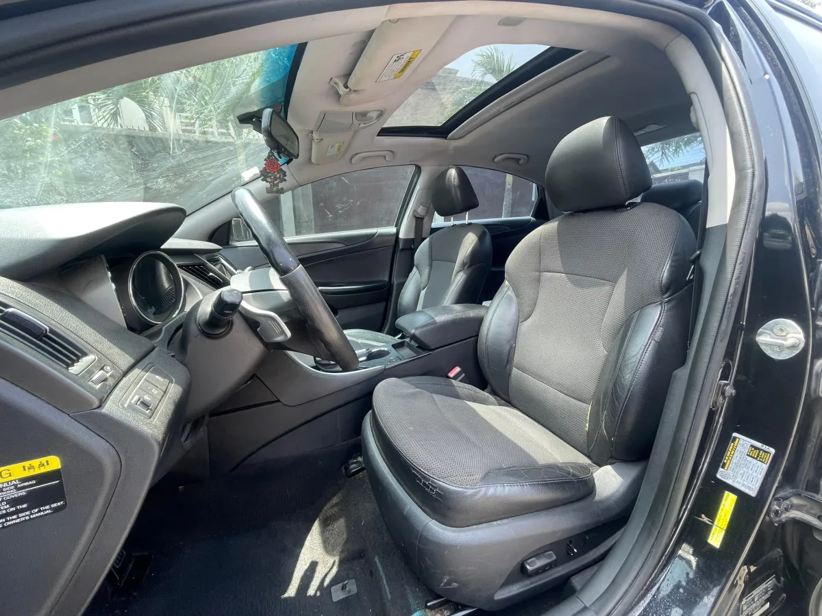 Foreign used 2013 Hyundai Sonata SE limited - Image 4