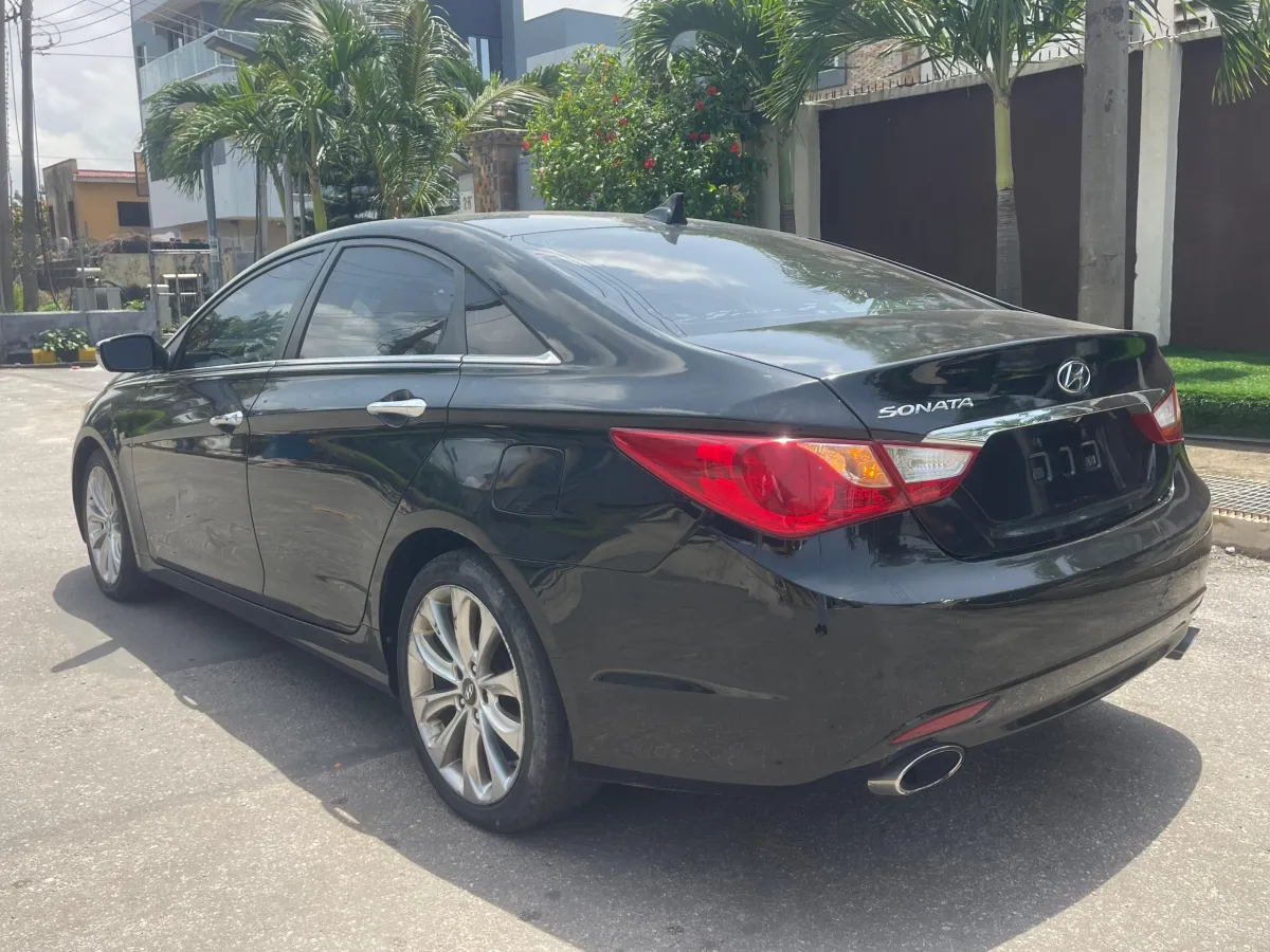 Foreign used 2013 Hyundai Sonata SE limited - Image 6