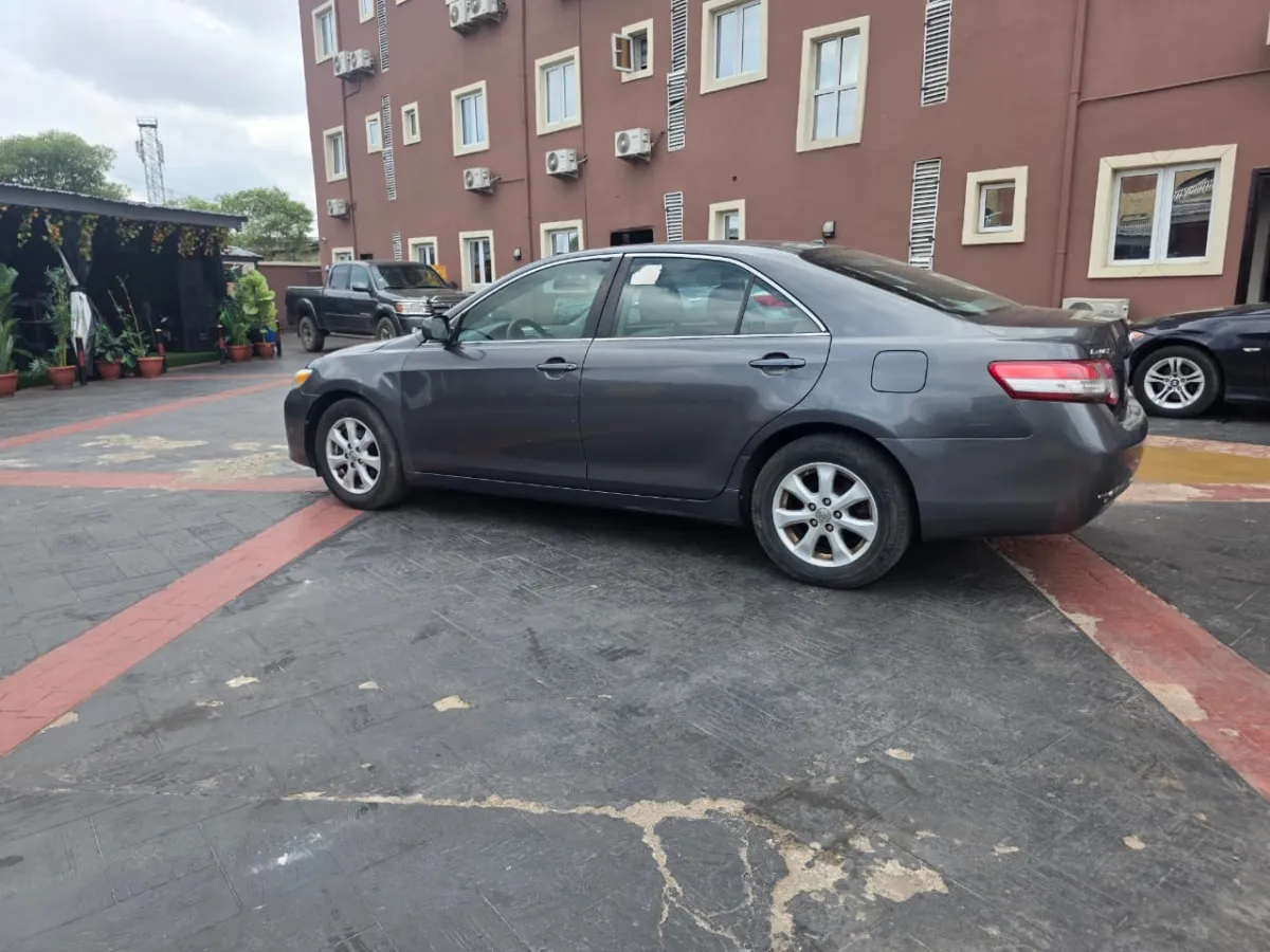 Foreign use Toyota Camry 2010 - Image 2