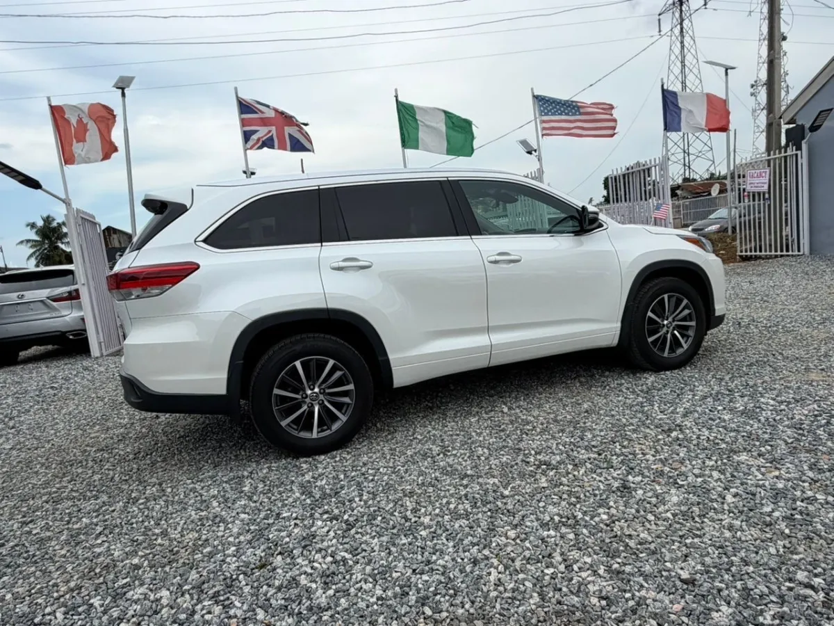 TOYOTA HOGHLANDER 2017 XLE - Image 2