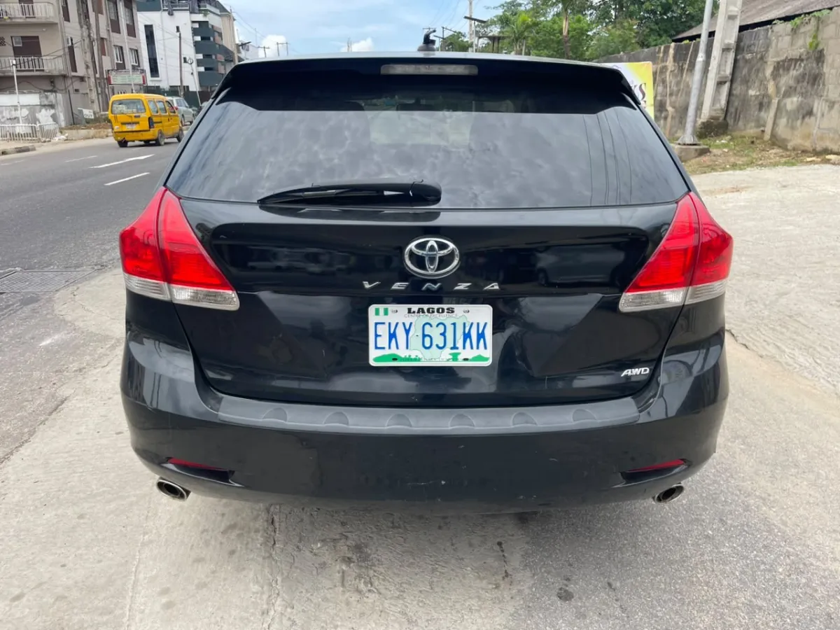 Nigeria used Toyota Venza 2010 model Just 3 months used Still Tokunbo - Image 2