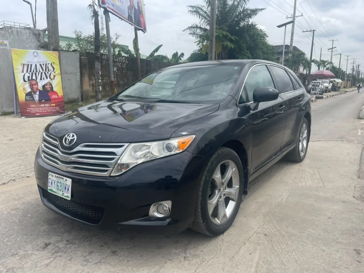Nigeria used Toyota Venza 2010 model Just 3 months used Still Tokunbo - Image 3