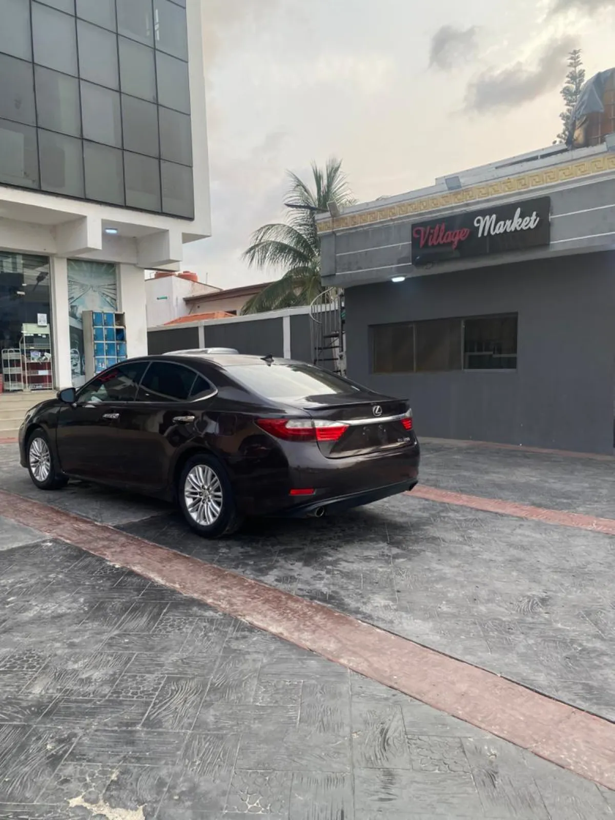 Registered Lexus ES350 2014 Full Option - Image 10