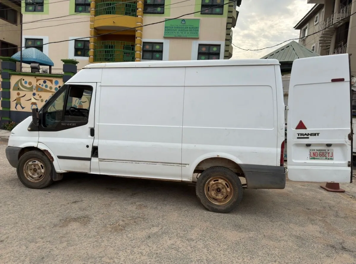 Ford Transit Bus - High roof - Image 1