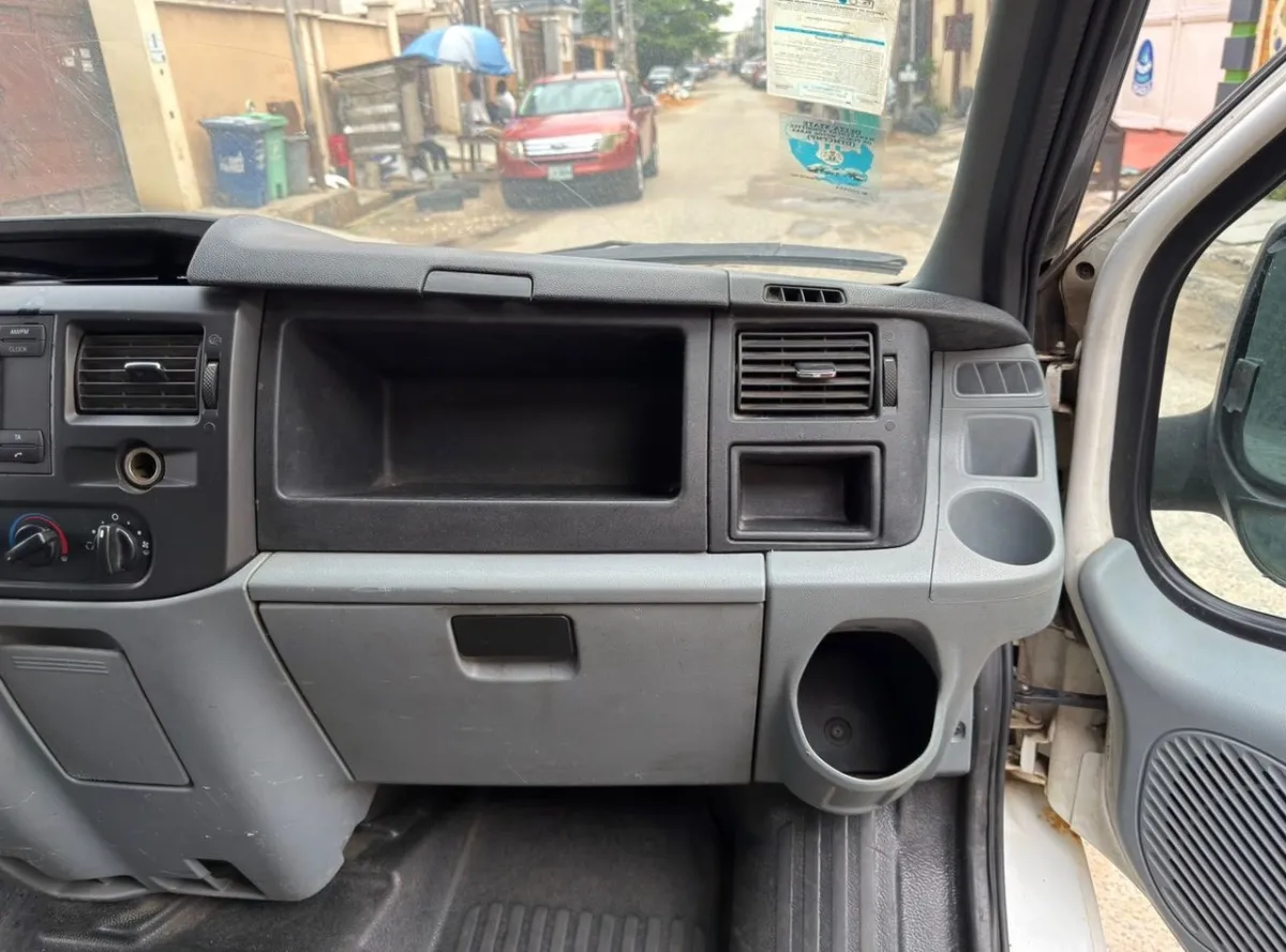 Ford Transit Bus - High roof - Image 7