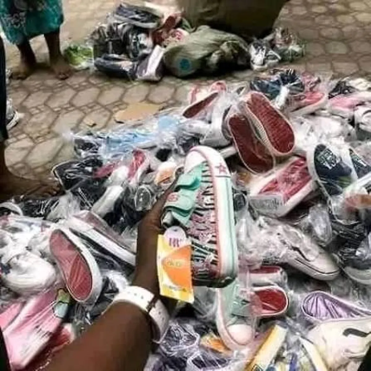 Children shoes available - Image 3