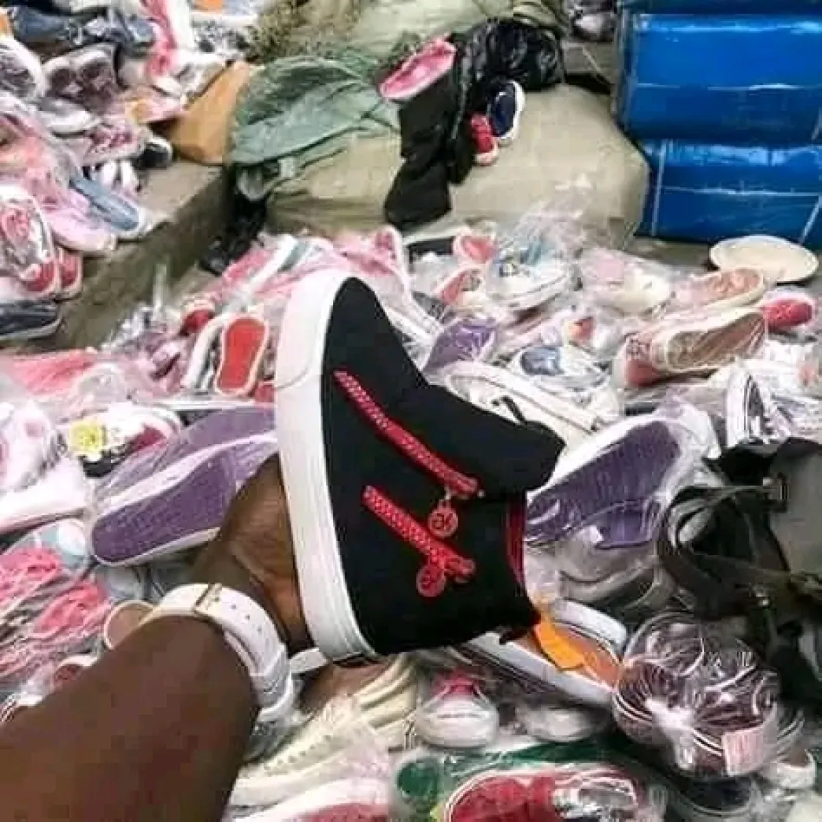 Quality bale of children mixed shoes - Image 3