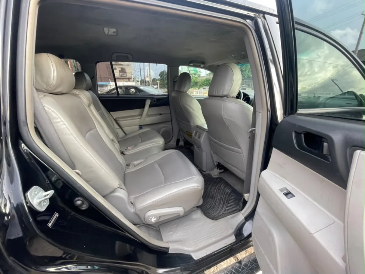 Nigeria used Toyota Highlander 2009 model sport edition Accident free - Image 2