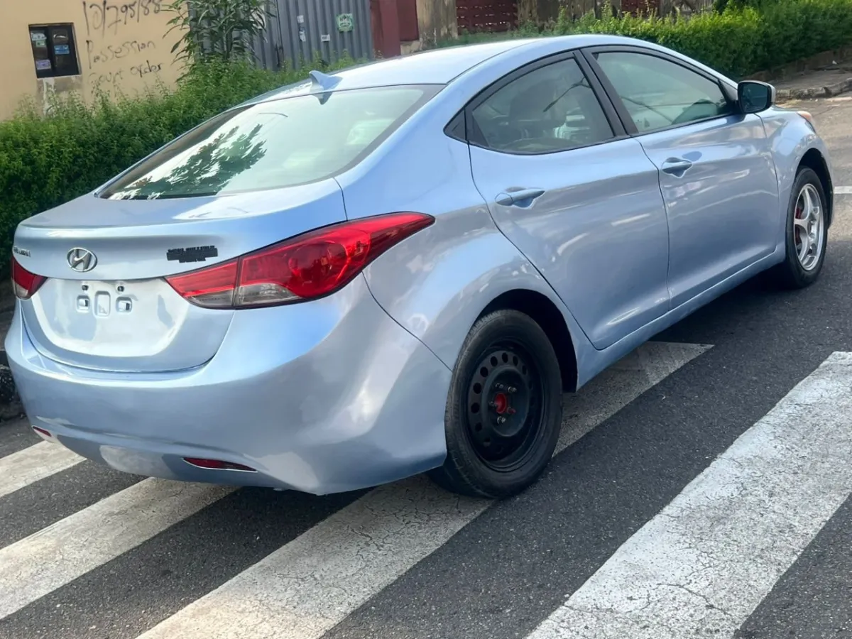 Toks standard 2012 Hyundai Elantra Tokunboh - Image 3