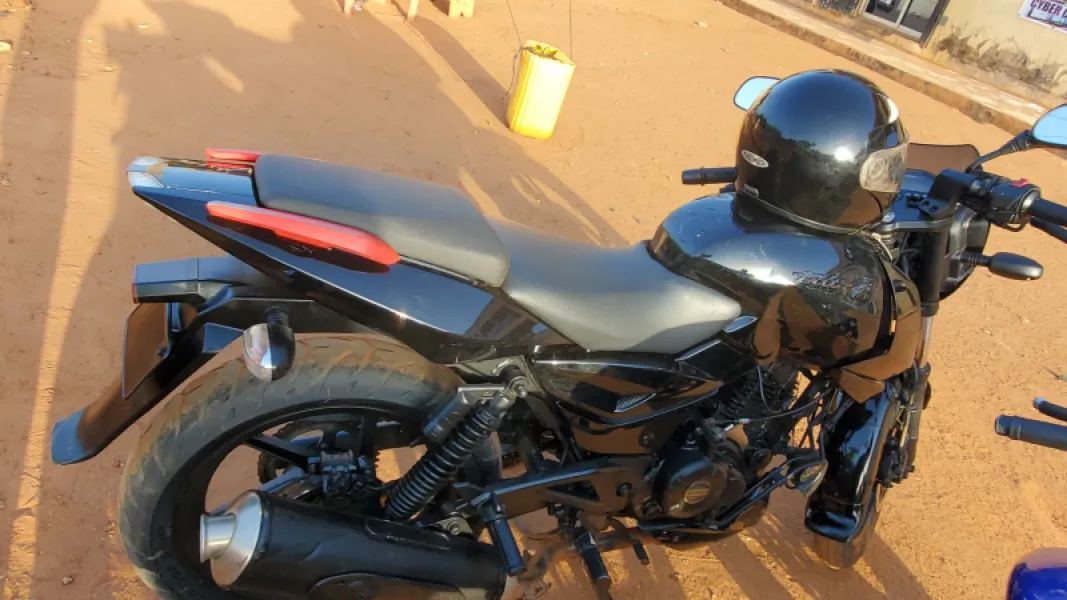 Bajaj plusar 220 cc