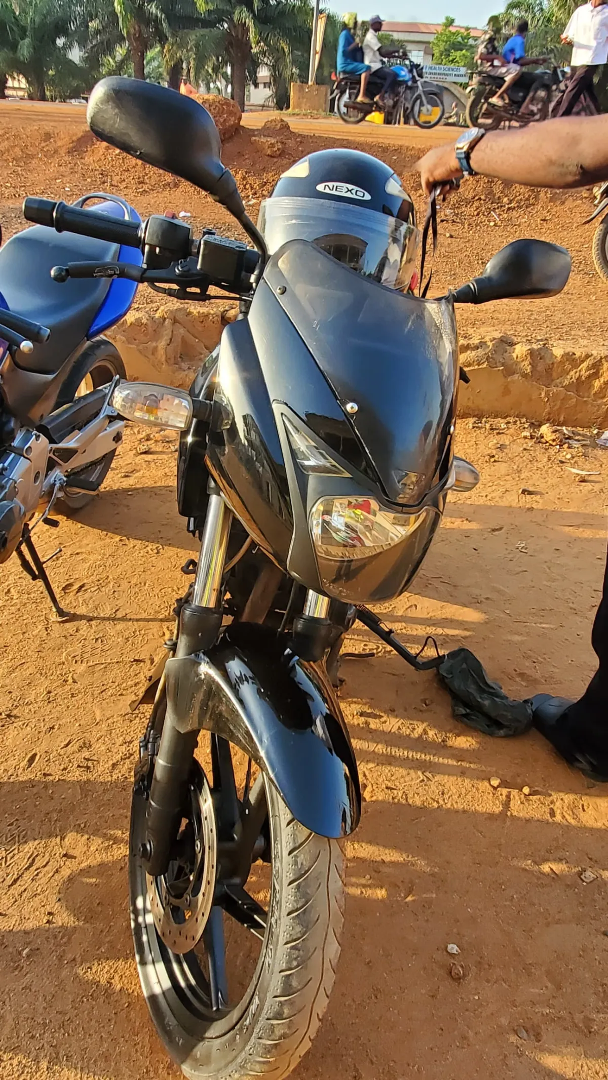 Bajaj plusar 220 cc - Image 4
