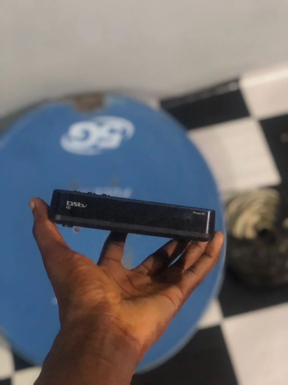 DSTV HD with accessories - Image 1