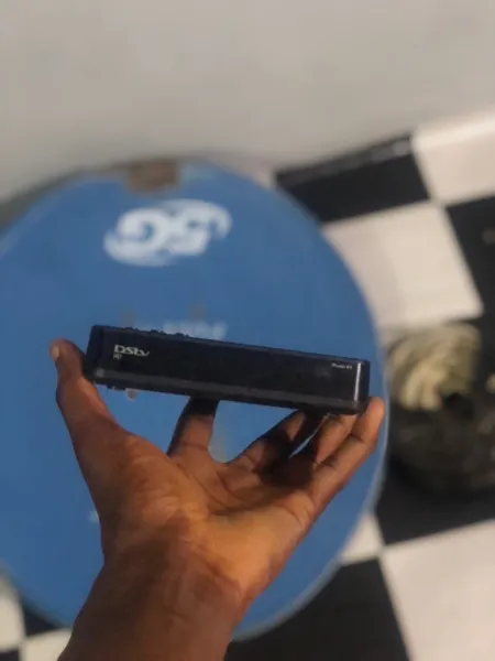 DSTV HD with accessories