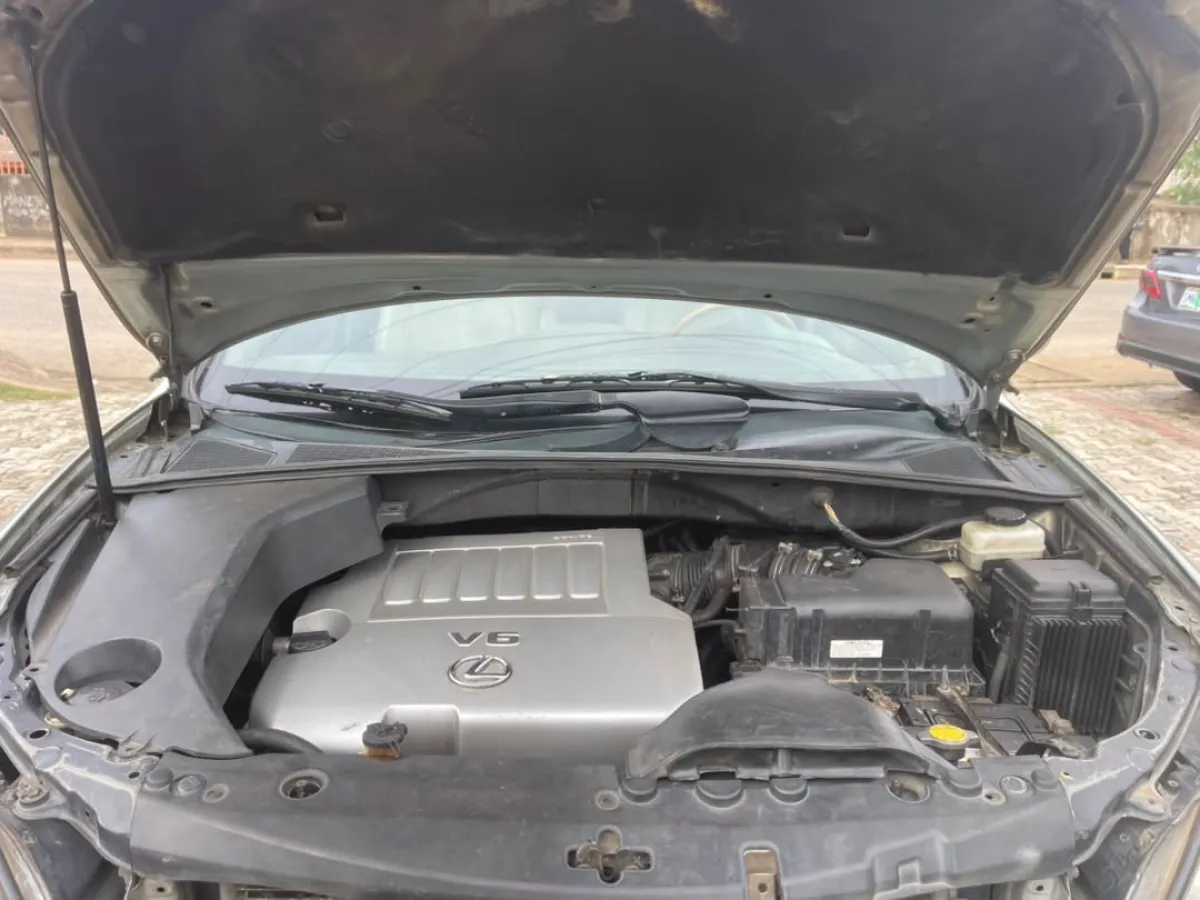 Lexus 350 Year 2008 - Image 6