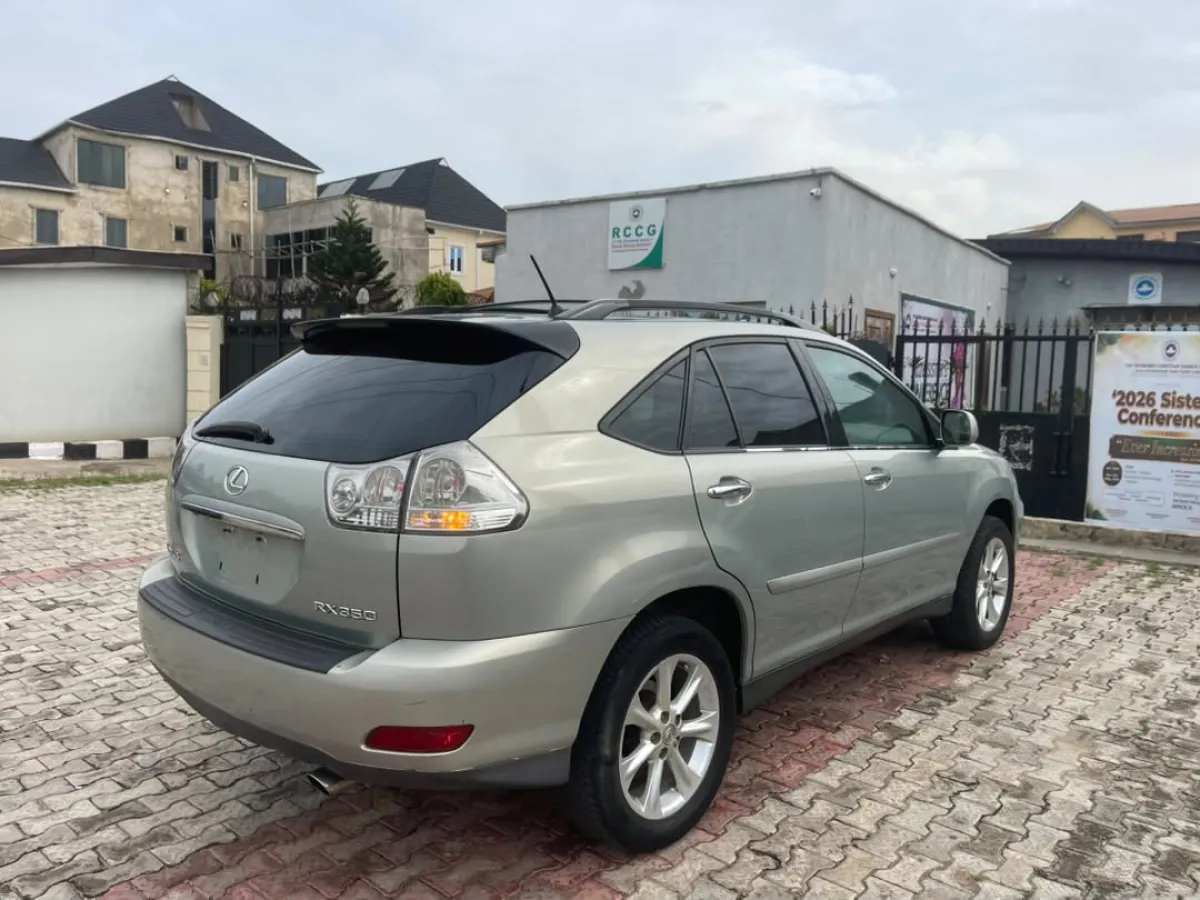 Lexus 350 Year 2008 - Image 8