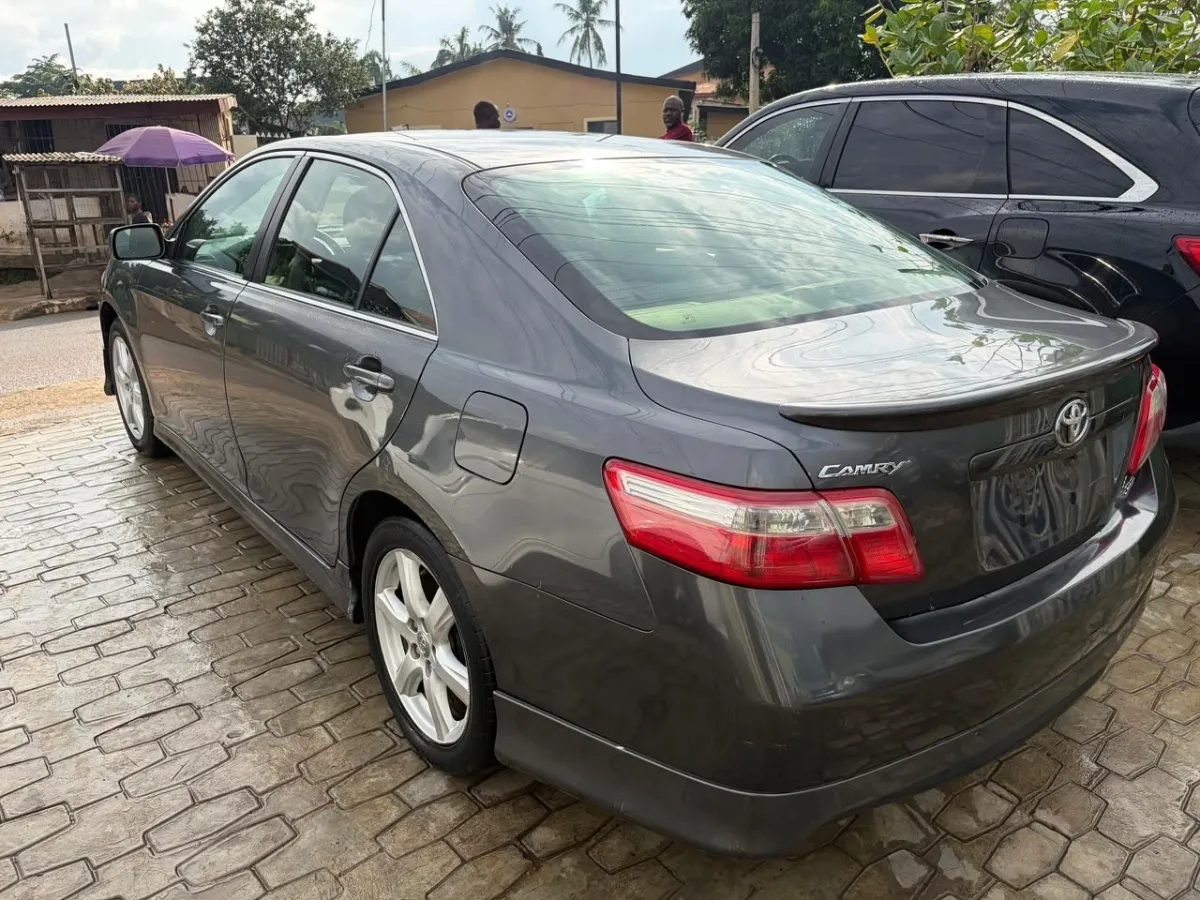 Toyota Camry SE 2008 - Image 4