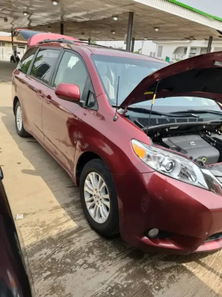 Toyota Sienna XLE 7 Passenger 2013