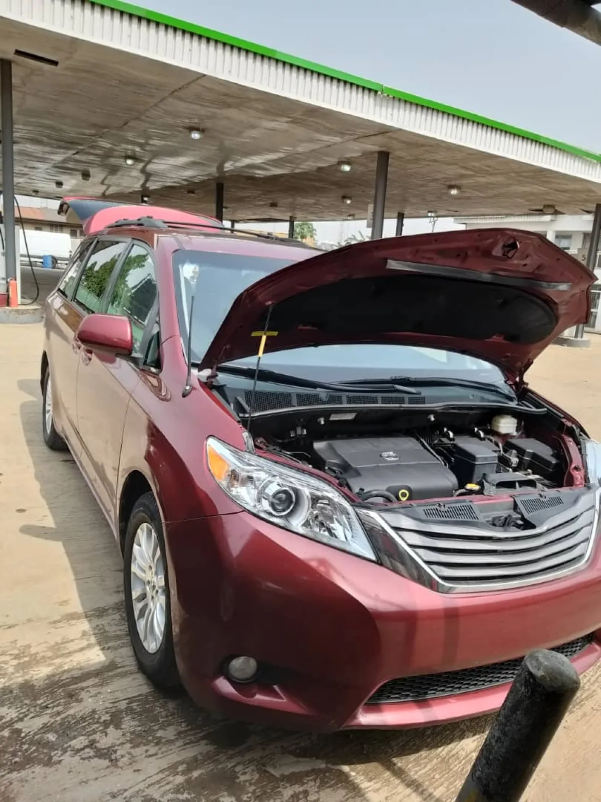 Toyota Sienna XLE 7 Passenger 2013 - Image 2