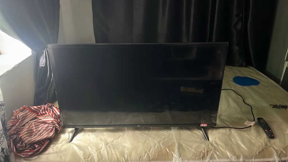 50 INCHES SMART LG TV - Image 2