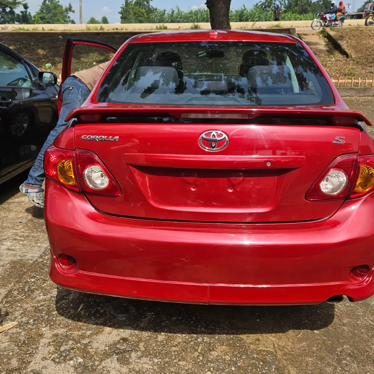 Toyota Corolla sports 2010 - Image 3