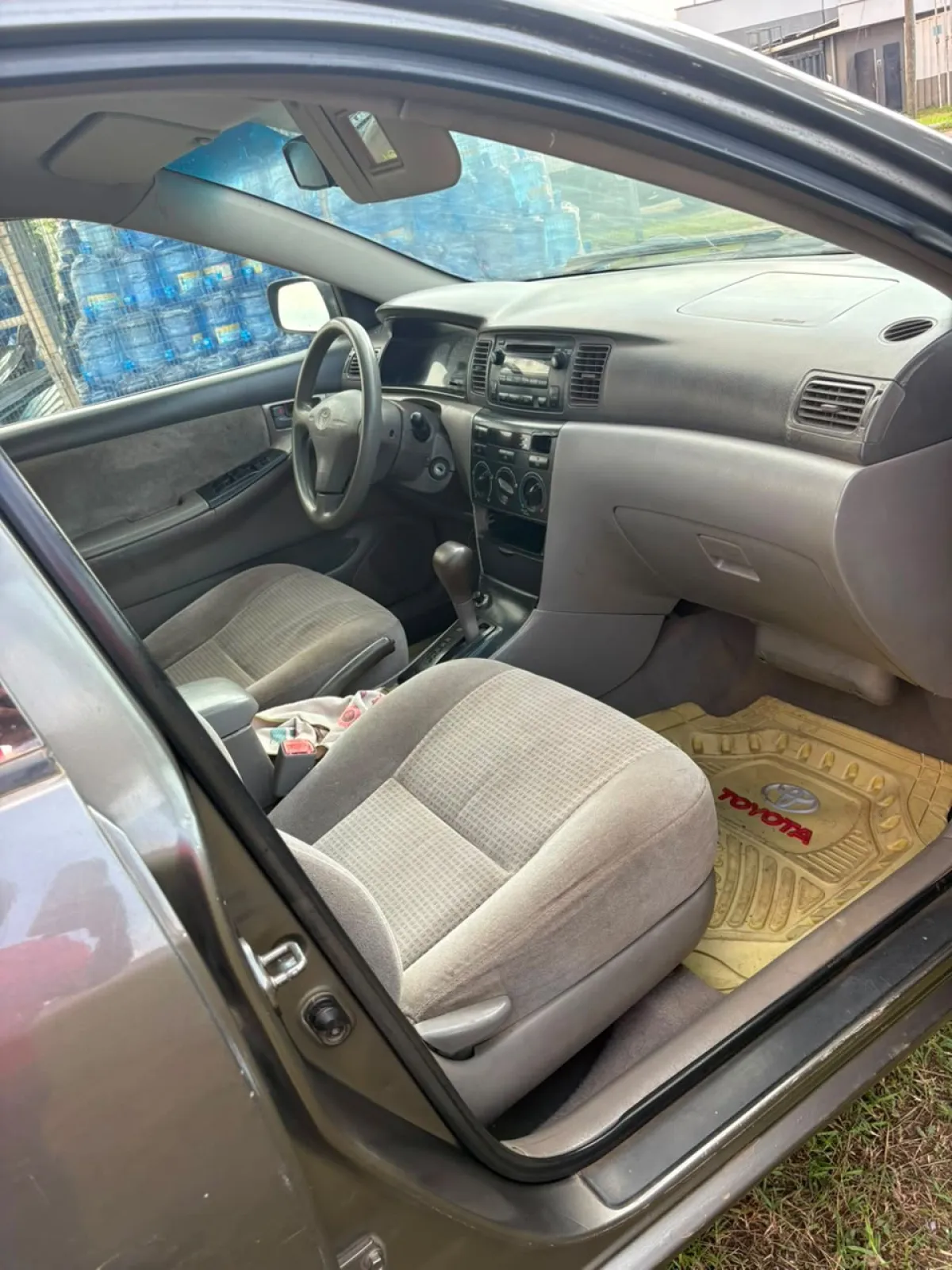 Toyota corolla - Image 3