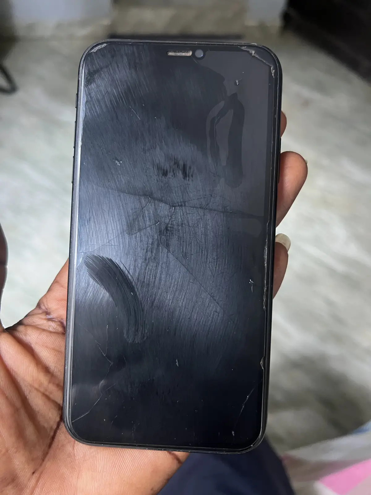 IPhone XR 64gb, only back cracked - Image 1