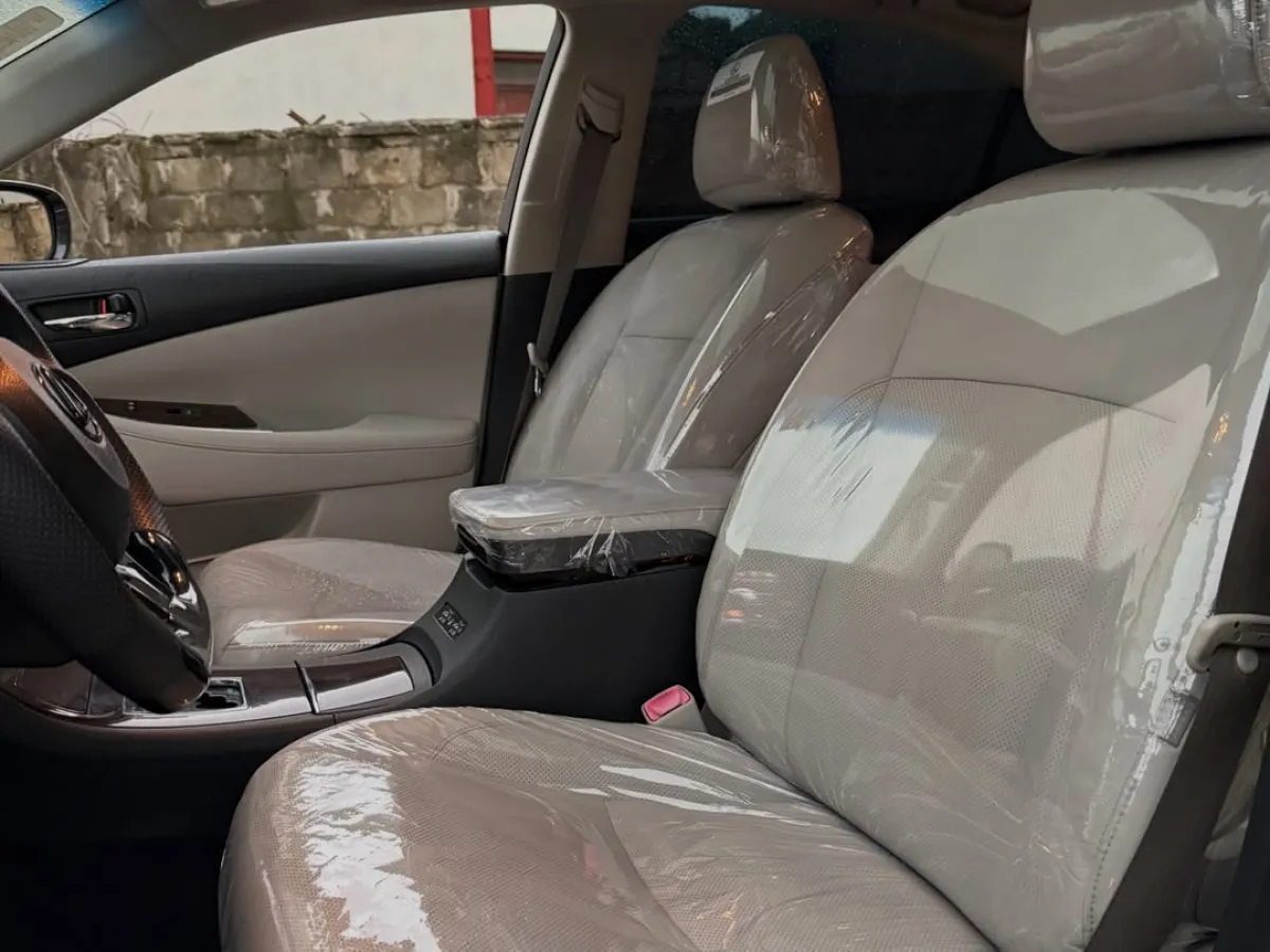 Pre- Owned Lexus ES350 2012 Full Option - Image 3