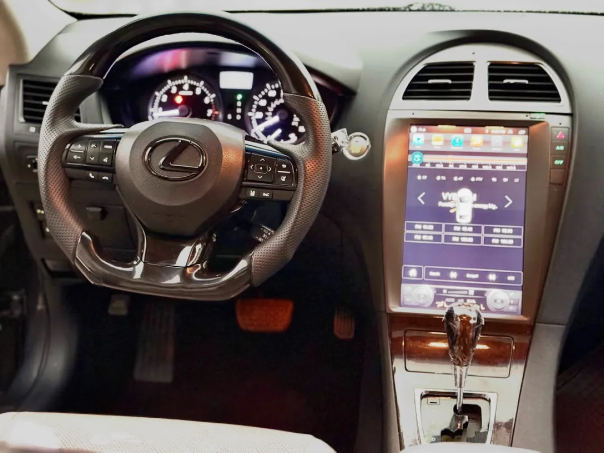 Pre- Owned Lexus ES350 2012 Full Option - Image 4