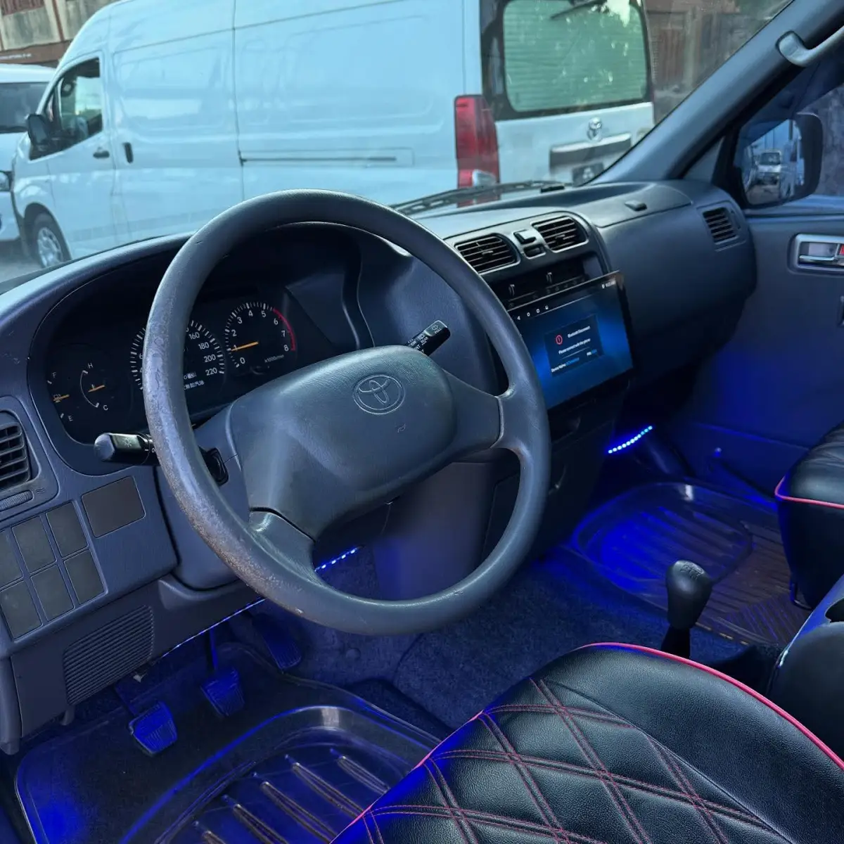 Toyota haice bus - Image 4