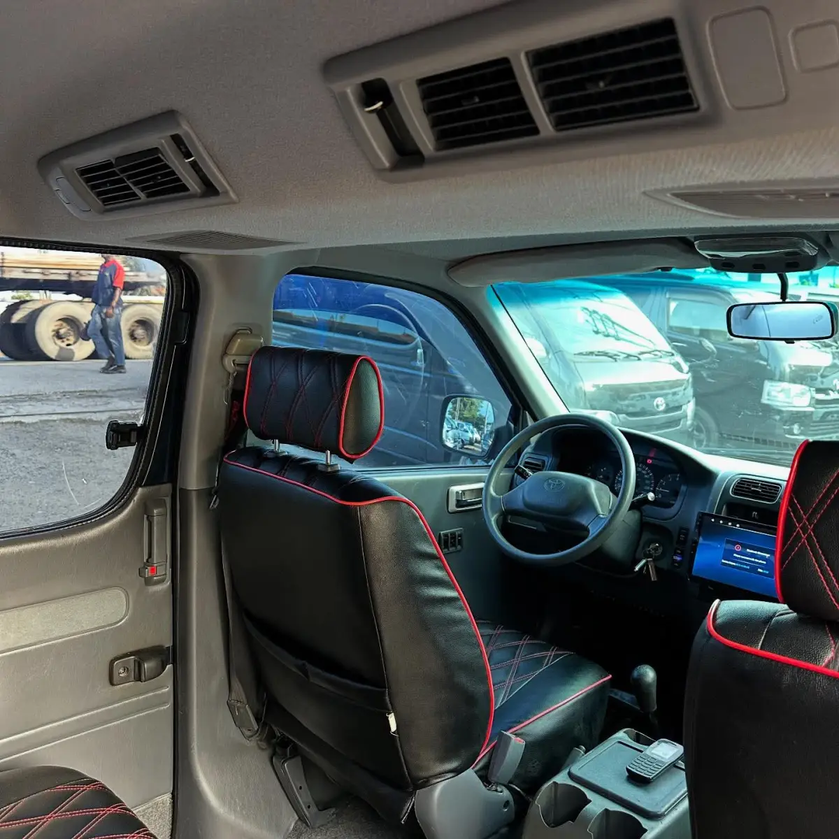 Toyota haice bus - Image 7