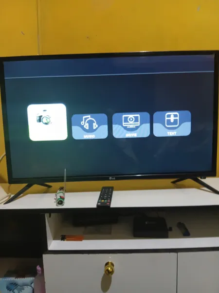 32 inches LED LG TV