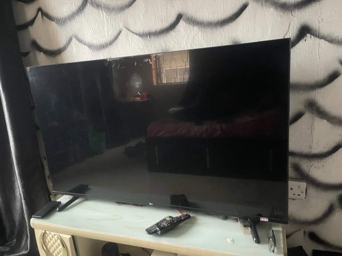 LG smart TV (55 inches) - Image 6
