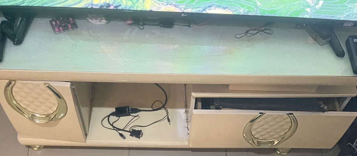 TV Console - Image 2