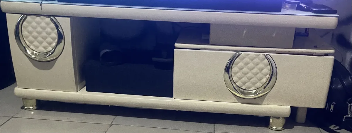 TV Console - Image 4