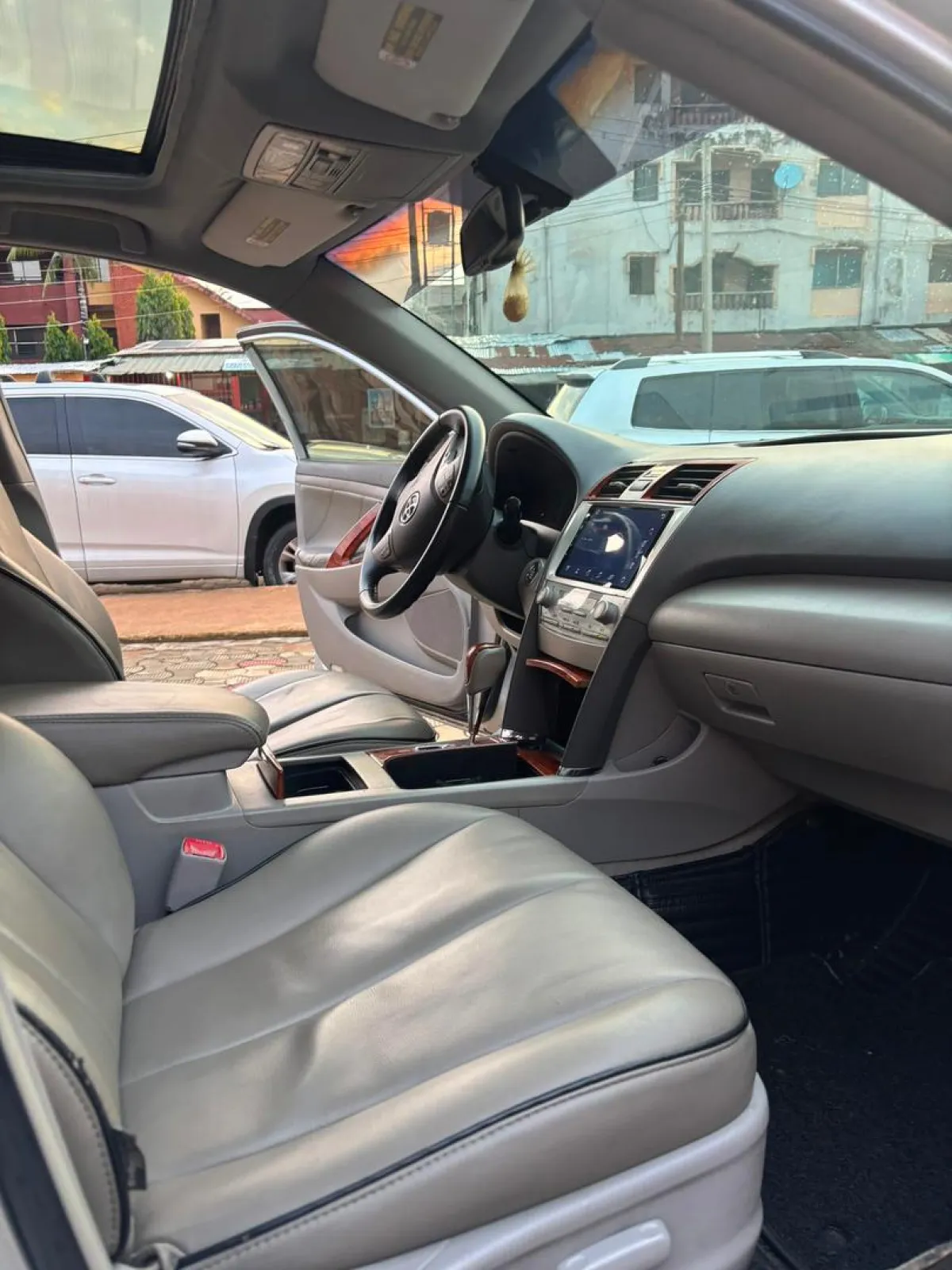 Registered Toyota Camry 2009 XLE Xtra limited edition - Image 2