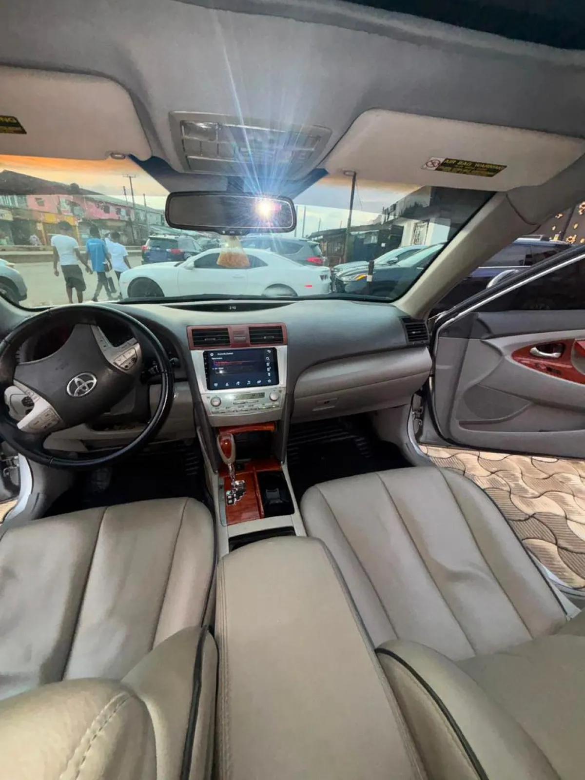 Registered Toyota Camry 2009 XLE Xtra limited edition - Image 3