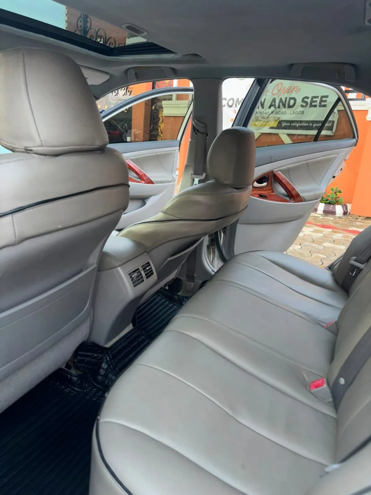 Registered Toyota Camry 2009 XLE Xtra limited edition - Image 10