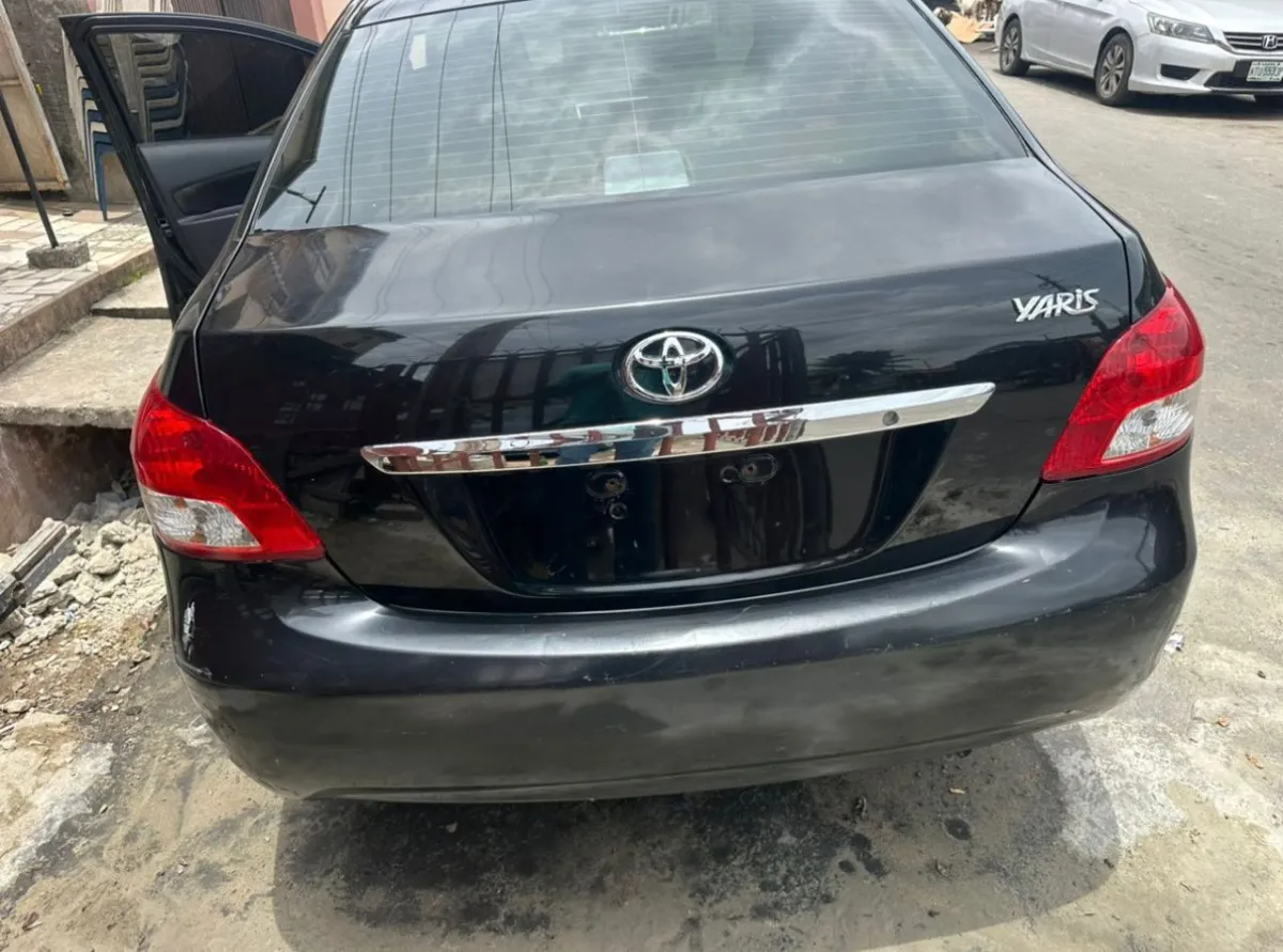 Toyota Yaris 2012 - Image 3