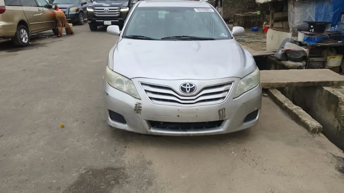 Toyota Camry 2010 - Image 2