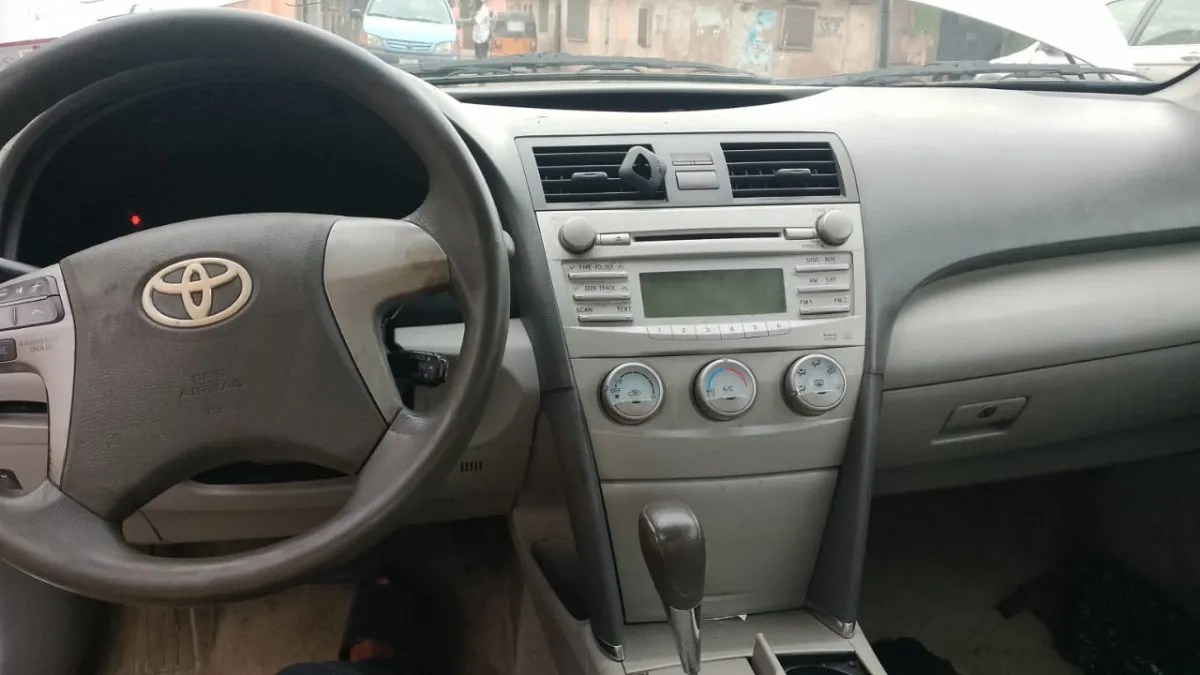 Toyota Camry 2010 - Image 3