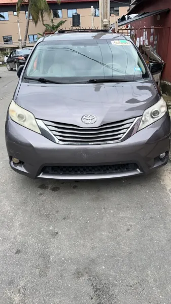 Toyota Sienna 2010