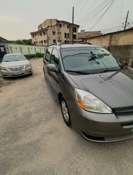 Toyota Sienna 2004