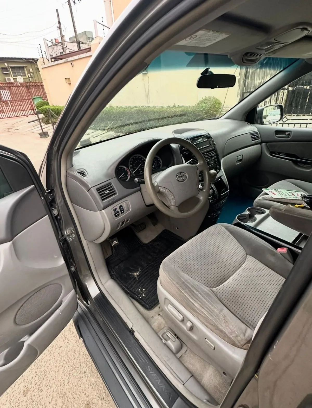 Toyota Sienna 2004 - Image 4