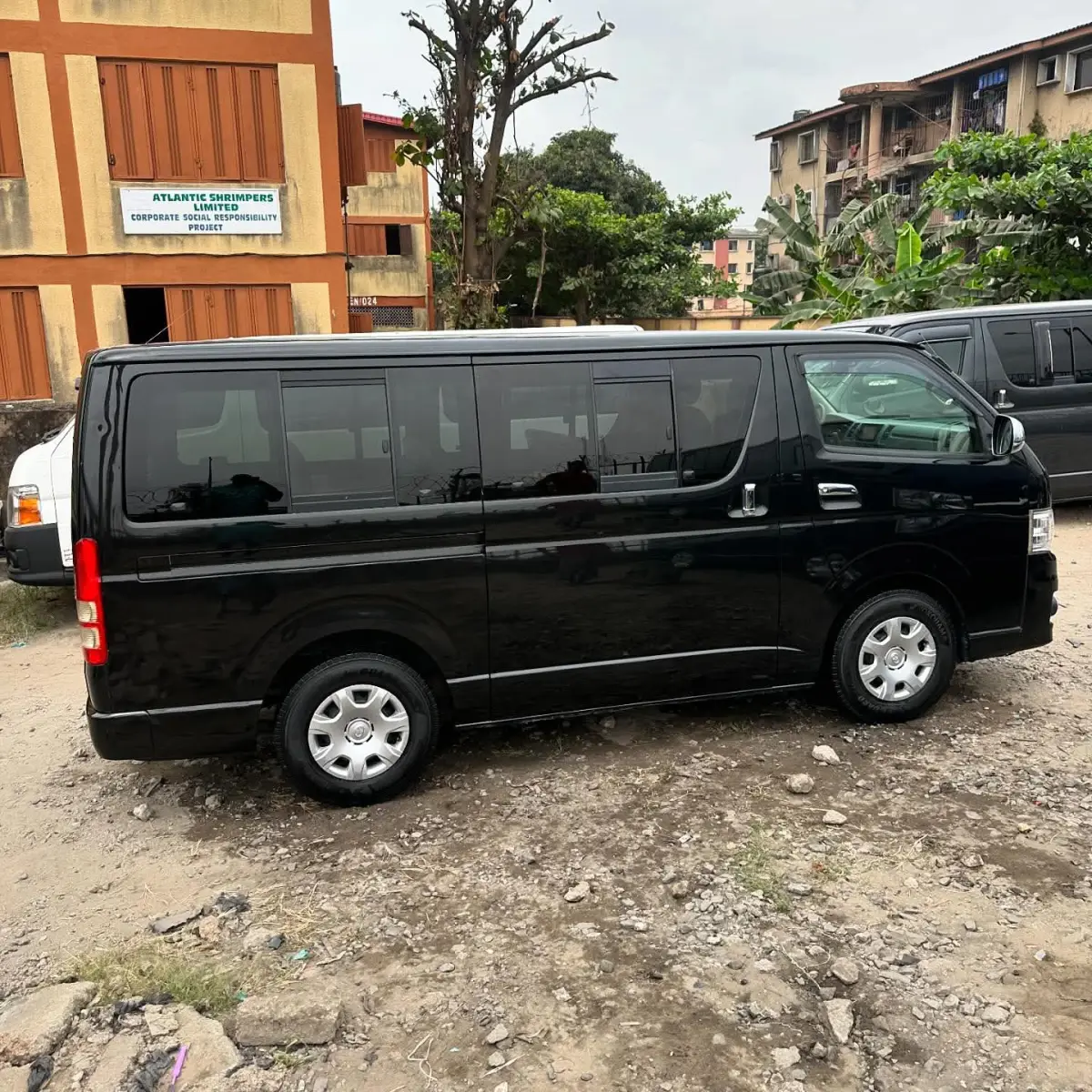 TOYOTA HUMMER BUS - Image 3