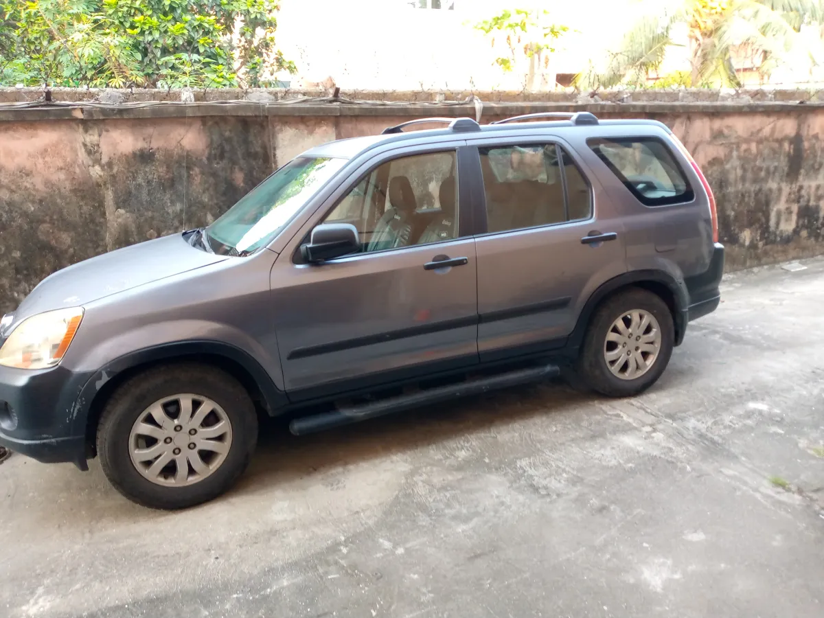 Neat Honda CRv, not flashy, just for the mature minded. Well tested engine - Image 2