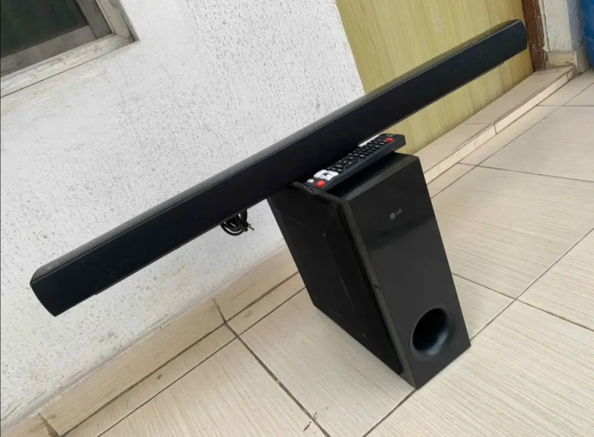 LG Soundbar with BOOM SubWoofer - Image 2