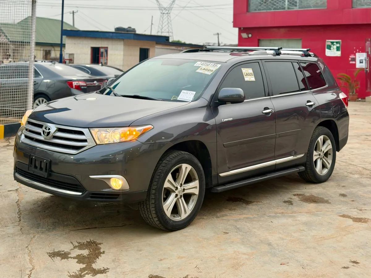 Foreign Used Toyota Highlander 2013 Limited Edition XLE. - Image 1